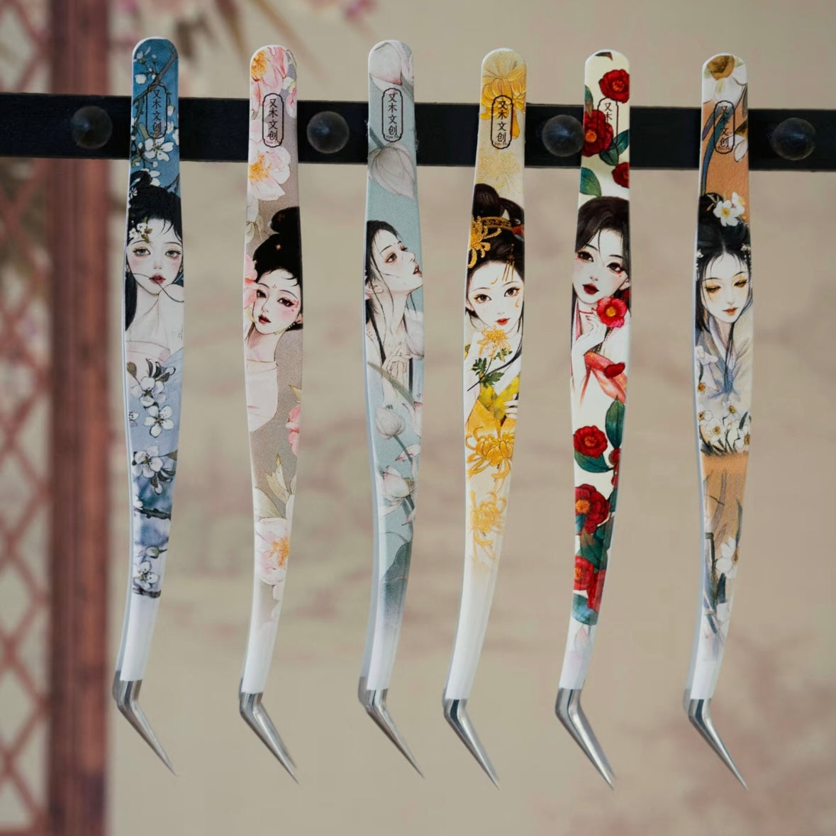 Yomu Creative Twelve Flower Gods Dolphin Tweezers