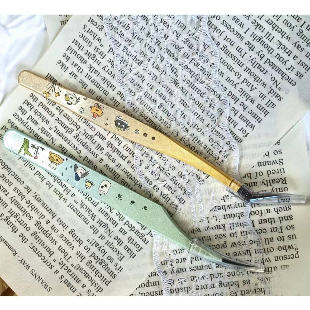 YUMAO Meow & Woof Alliance Tweezers Angled Tip Tweezers Dolphin Tweezers - S - JoyJollyCrafts
